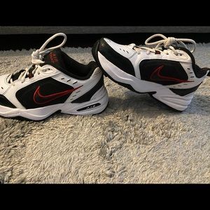 Selling Nike Air monarch